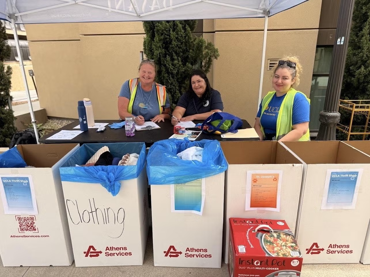 Students exchanging donations during Bruin Move-Out