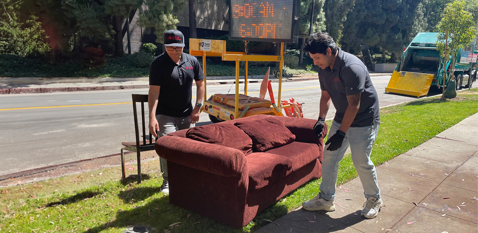 Students exchanging donations during Bruin Move-Out